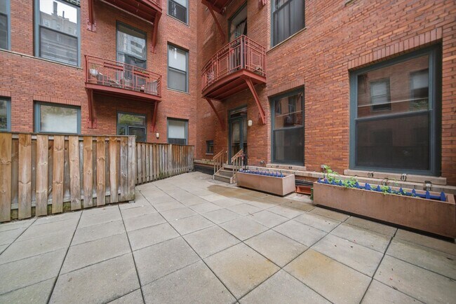Building Photo - 208 W Washington St