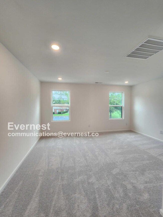 Building Photo - 1540 Crescent Townes Wy
