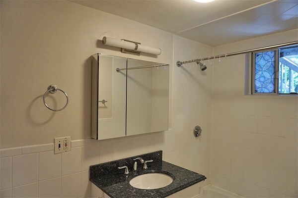 Building Photo - 252 River St