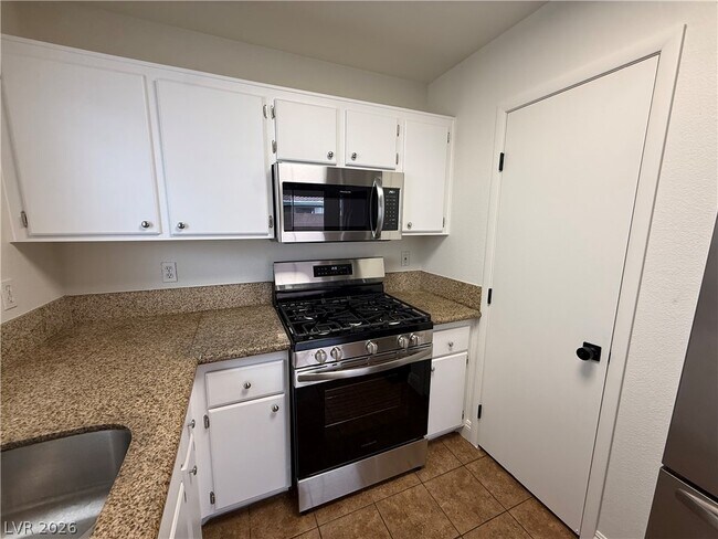 Building Photo - 3130 Meadow Flower Ave