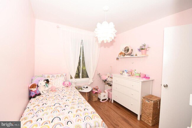 Building Photo - 7812 Briardale Terrace