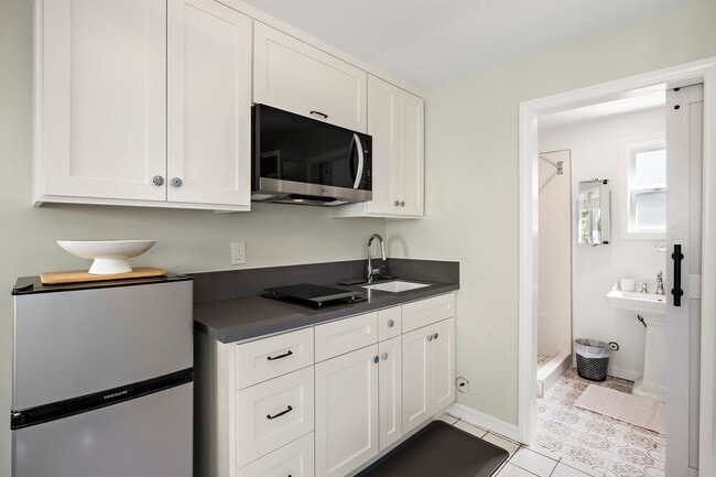 Building Photo - Laguna Village Furnished Rental