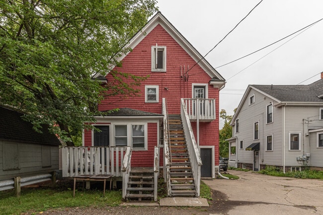 Building Photo - 808 E Ann St