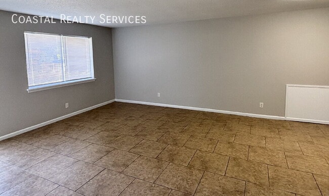 Building Photo - 322 Pelham Rd