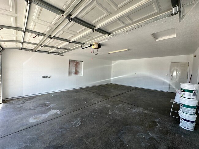 Building Photo - 6527 Nielsen Way