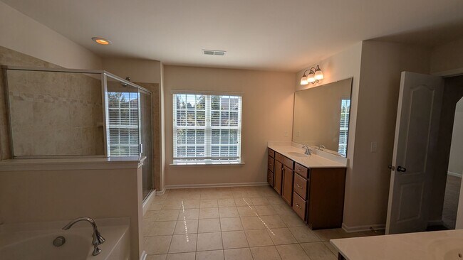 Building Photo - 4848 Pepper Dr