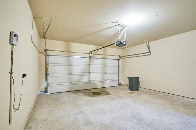 Building Photo - 1218 Maple Ace Dr