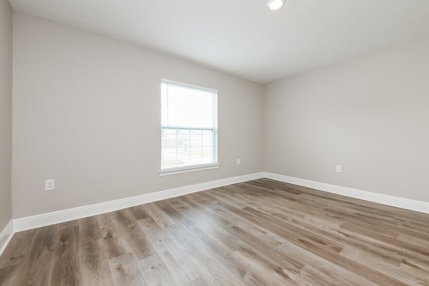 Building Photo - 412 Bloomfield Dr
