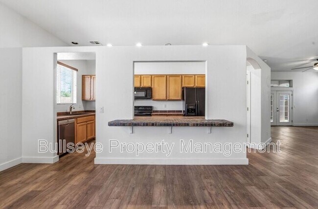 Building Photo - 6519 S 5th Way