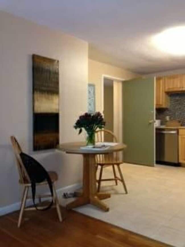 Building Photo - Bright, Sunny Unit, Heat, Hot Water Included, Elevator, Laundry, Parking fpor Rent