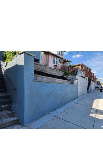 Primary Photo - 161 Palisade Ave