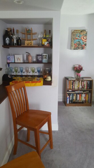 Building Photo - 320 W Sycamore St