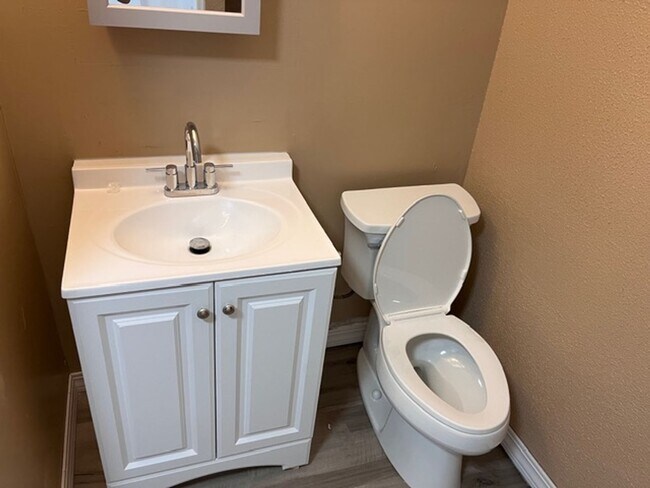 Building Photo - 4 Bed - 1.5 Bath - Single Family Home in Lorain