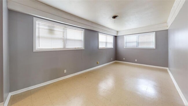 Building Photo - 1117 Newton St