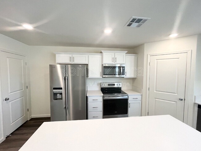 Building Photo - 333 Halisan Ct