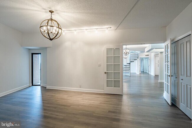 Building Photo - 21510 Valley Forge Cir