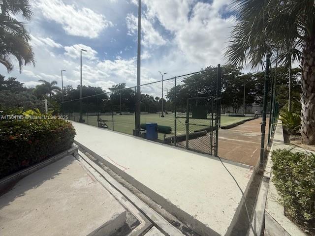 Building Photo - 3200 Port Royale Dr N