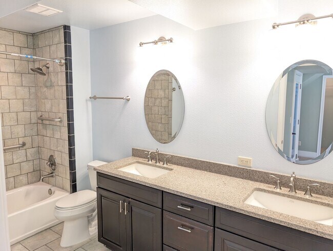 Building Photo - 4 Bed/2.5 Bath Multnomah Village Stunner w...