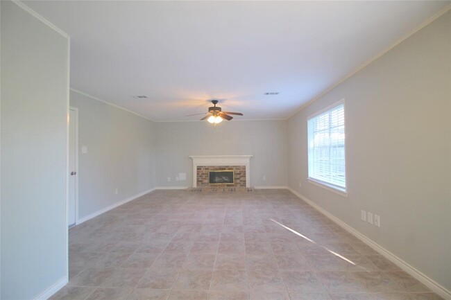 Building Photo - 3323 Hidden Creek Dr