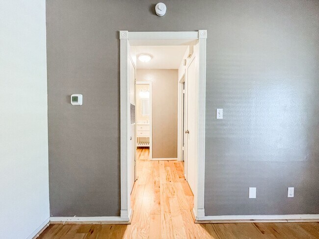 Building Photo - ***Beautiful 2 Bed, 2 Bath Condo in the Heart of Pensacola!***