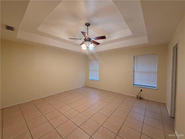 Building Photo - 13 E Pine Creek