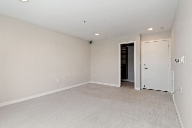 Building Photo - Tri-Level Inner Mission Live/Work Condo - ...