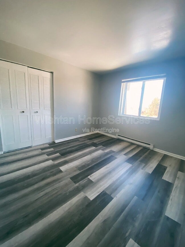 Building Photo - 204 Charleston Blvd