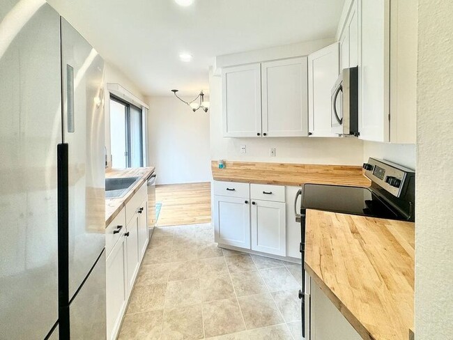 Building Photo - 8316 Via Sonoma