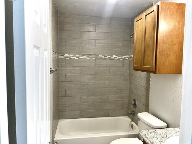 Building Photo - 1906 Finfeather Rd