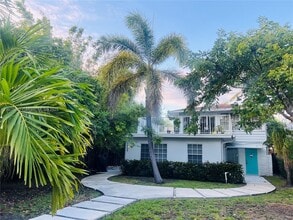 Building Photo - 1405 SE 2nd St