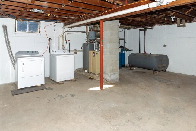 Building Photo - 9 Dykeman St