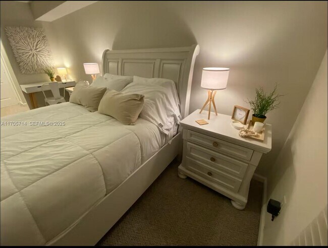 Building Photo - 1200 Brickell Bay Dr