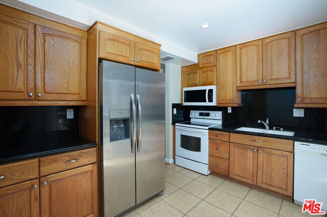 Building Photo - 5045 Maytime Ln