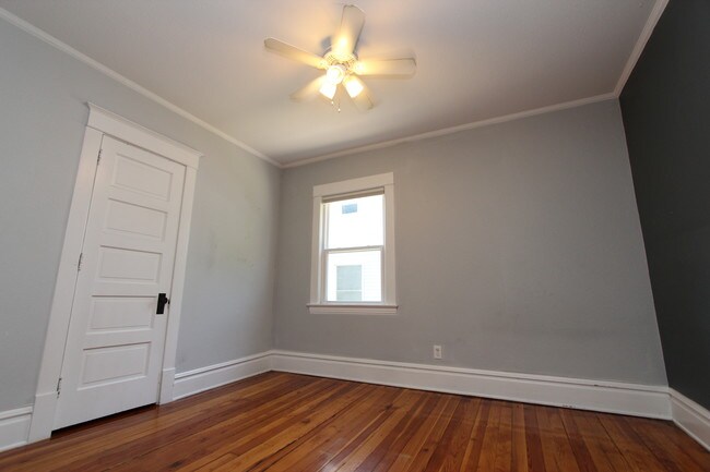 Building Photo - 110 Valley Ave NW