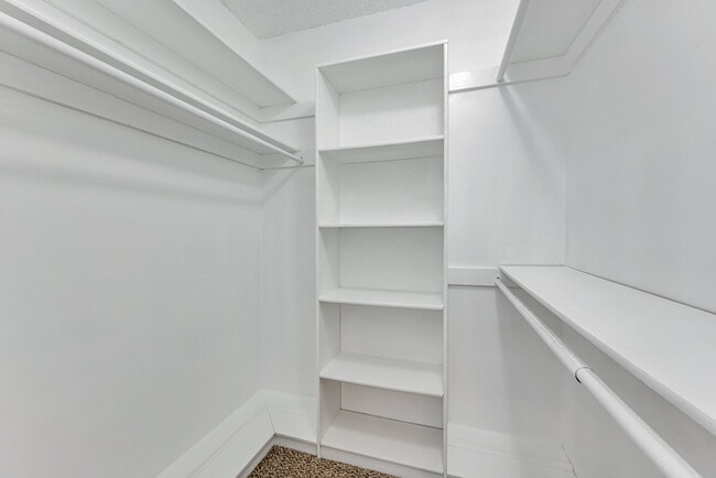 Building Photo - 1400 Riverside Dr