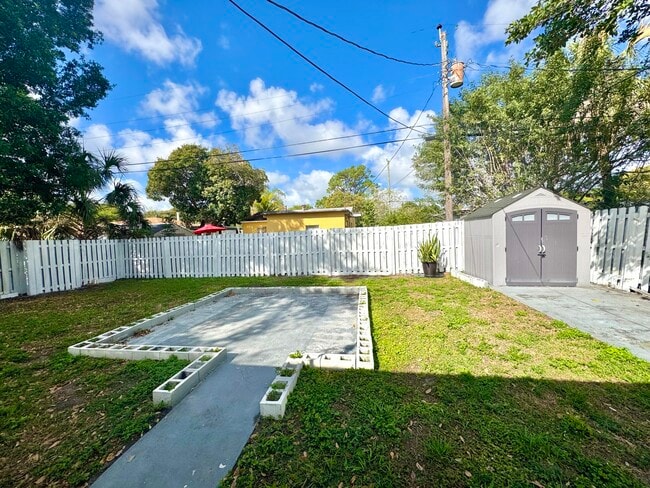 Building Photo - 839 NW 16th Terrace