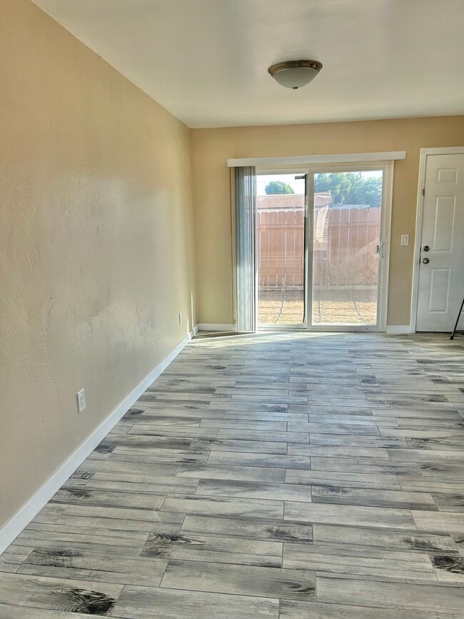 Building Photo - 1685 Donax Ave