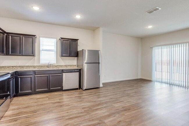 Building Photo - 308 Briar Cv