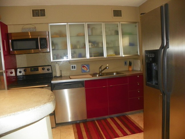 Building Photo - 6815 E 2nd St