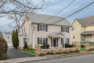 Building Photo - 17 Fairview St