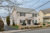 Building Photo - 17 Fairview St