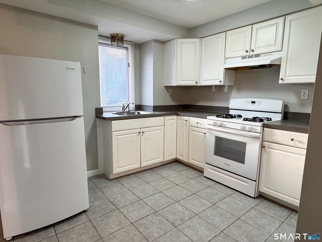 Building Photo - 251 Main St