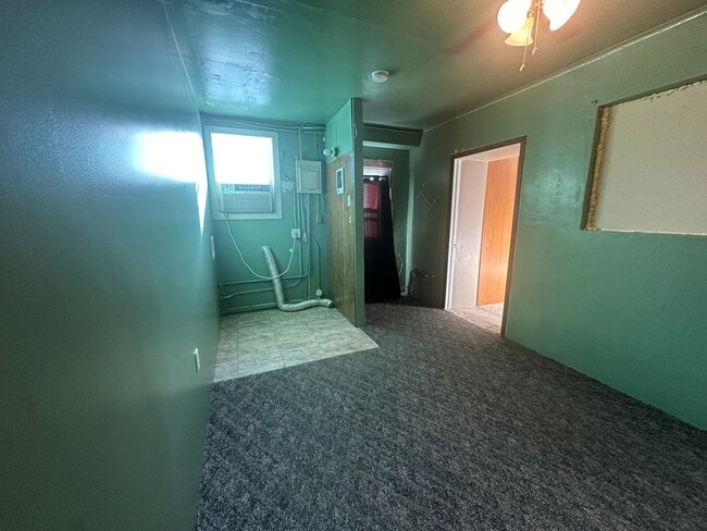Building Photo - One bedroom, One bathroom front/back duplex. Pet Friendly! Located in Scottsbluff!