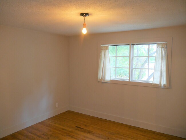 Building Photo - Charming Remodeled 2 Bedroom Shoreline Home