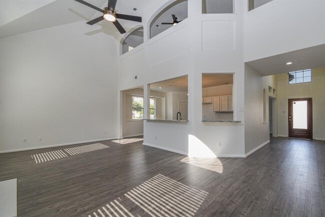Building Photo - 30611 Country Meadows Dr