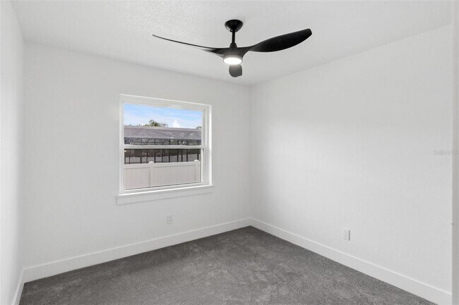 Building Photo - 5424 Loma Vista Dr E