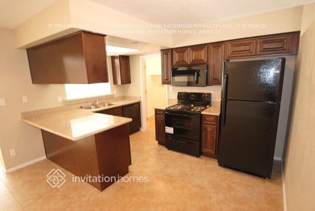 Building Photo - 2573 E Commonwealth Cir