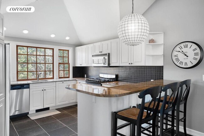 Building Photo - 245 Narrow Ln E