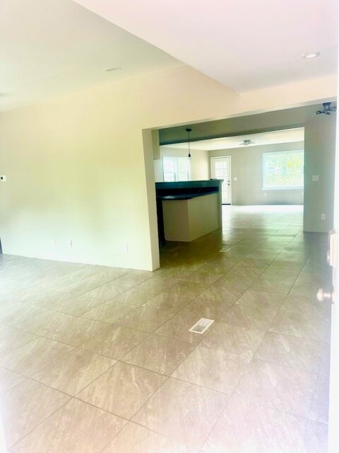 Building Photo - 855 Park Rd