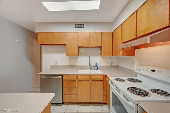 Building Photo - 6208 Casada Way